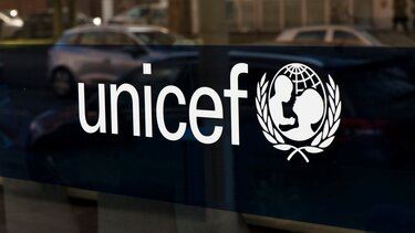 Η UNICEF κατηγορεί τις πλούσιες χώρες πως θέτουν σε κίνδυνο τα παιδιά όλου του κόσμου