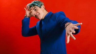 «Θα μου πουν έχεις μπλε μαλλιά άρα είσαι gay»