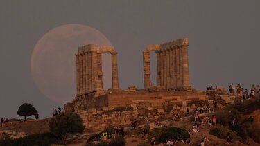 Ματωμένο φεγγάρι: Έρχεται τη νύχτα της Κυριακής η εντυπωσιακή έκλειψη Σελήνης