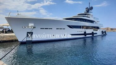 Εντυπωσιακό γιοτ, 55 μέτρων, στο ενετικό λιμάνι Χανίων