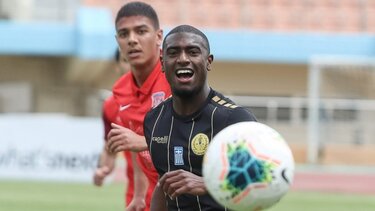 Ο Κόνραντ αποχαιρετά τον Εργοτέλη