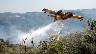 Μεγάλη φωτιά στην Αλβανία – Συνδρομή από την Ελλάδα με ένα Canadair