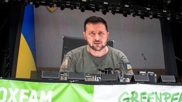 O Ζελένσκι άνοιξε την αυλαία του Glastonbury με μαγνητοσκοπημένο μήνυμα