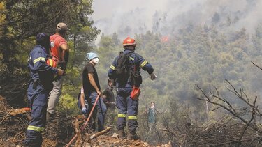 Πυροσβέστες στο εδώλιο για τις φωτιές του 2021