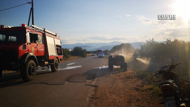 Φωτιά στην Παιανία στα σύνορα με Σπάτα