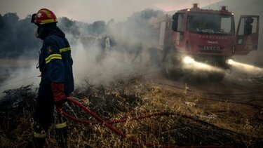 Υπό μερικό έλεγχο η φωτιά στον Ασπρόπυργο