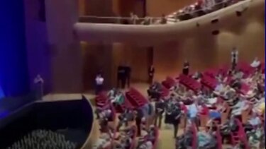 Κωνσταντινούπολη: Πρωτοφανής διαμαρτυρία κατά της Εμινέ Ερντογάν