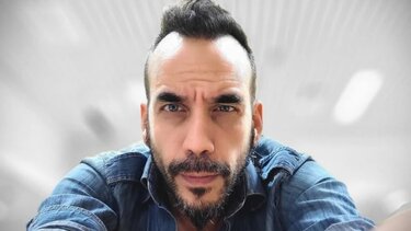 Πάνος Μουζουράκης: «Γεννήθηκα στην Ελβετία και είχα την ψευδαίσθηση ότι ήμασταν πλούσιοι»