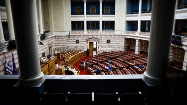 Κόντρα Γεωργιάδη - Μαμουλάκη στην Βουλή, για τις τράπεζες