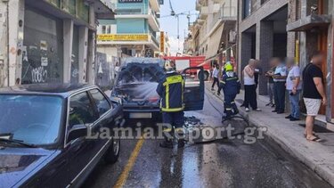 Φορτηγάκι τυλίχτηκε στις φλόγες στο κέντρο της πόλης 