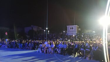 Πλημμύρισε το Αρκαλοχώρι: ο κόσμος διασκέδασε με τα Στρατάκια