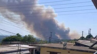 Φωτιά στην Ηλεία: Απειλούνται σπίτια και μία κατασκήνωση!