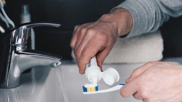 Τι θα συμβεί αν δε βουρτσίζουμε τα δόντια μας για έναν χρόνο;