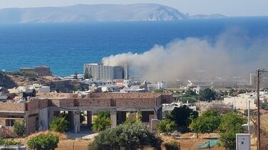 Άμεσα αντιμετωπίστηκε η φωτιά σε ξενοδοχείο στο Κοκκίνη Χάνι - Δείτε φωτογραφίες 