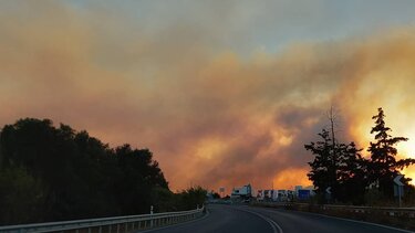 Φωτιά στο Αμπελάκι: Καλύτερη η εικόνα 