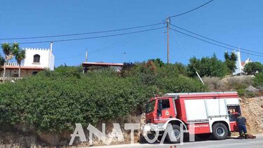 Φωτιά σε στύλο της ΔΕΗ κινητοποίησε την Πυροσβεστική 