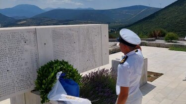 Δίστομο: Προσκύνημα σπουδαστών της Σχολής Ναυτικών Δοκίμων στο λόφο του μαυσωλείου