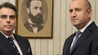 Βουλγαρία: Ο πρόεδρος Ράντεφ έδωσε εντολή σχηματισμού κυβέρνησης στον Ασέν Βασίλεφ