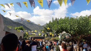 Κοσμοσυρροή στην Παναγία τη Χαρακιανή