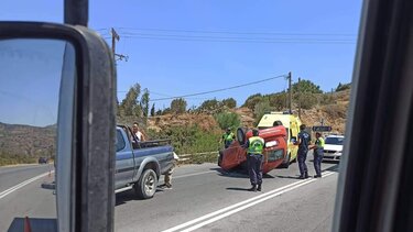 Ανατροπή αυτοκινήτου στην περιοχή της Λυγαριάς