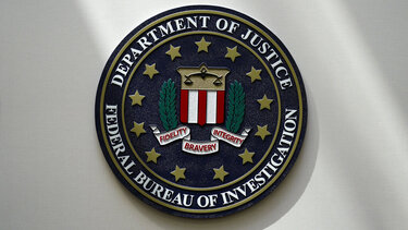 Ως "εγχώρια τρομοκρατία" αντιμετωπίζει το FBI την επίθεση σε βάρος του Ντόναλντ Τραμπ 