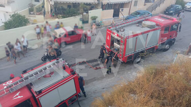 Φωτιά δίπλα σε σπίτια σήμανε συναγερμό - Επί ποδός η Πυροσβεστική