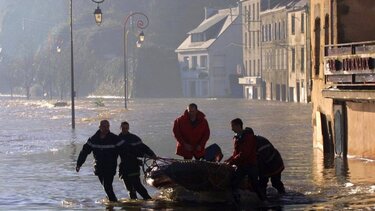 Τρεις άνθρωποι σκοτώθηκαν από τους σφοδρούς ανέμους που έπληξαν την Κορσική