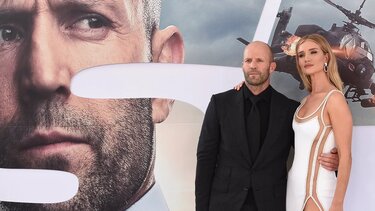 Στη Σχοινούσα ο Τζέισον Στέιθαμ με την αρραβωνιαστικιά του Ρόζι Χάντινγκτον Γουάιτλι