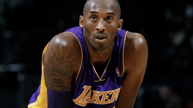 Κόμπι Μπράιαντ: Αξιωματικοί έδειχναν φωτογραφίες με τον νεκρό στο αεροπορικό δυστύχημα σε βραβεία και μπαρ