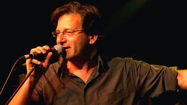 Το καπνογόνο στα Μάταλα και η αντίδραση του Θανάση Παπακωνσταντίνου