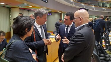 Συμβούλιο υπ. Ενέργειας της ΕΕ: Τουλάχιστον 16 κράτη υπέρ του γενικού πλαφόν στο αέριο