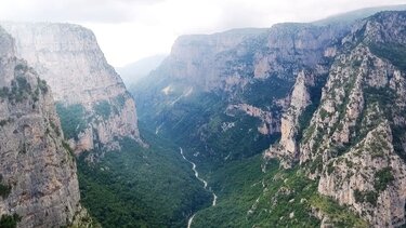 Ιωάννινα: Επιχείρηση στη χαράδρα του Βίκου για τη διάσωση ενός ζευγαριού Ισραηλινών