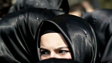 Εταιρικό δικαίωμα η απαγόρευση μαντίλας