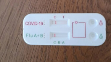 Στα φαρμακεία τα διπλά self test για κορωνοϊό και γρίπη