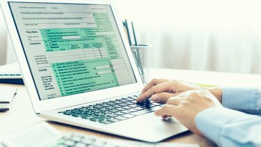 Φορολογικές δηλώσεις: Τα SOS για τις προσυμπληρωμένες δηλώσεις - Τι πρέπει να γνωρίζετε