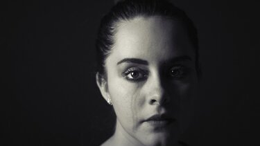 Αυξημένος ο καρδιαγγειακός κίνδυνος για τις νέες γυναίκες που βίωσαν βία από σύντροφο ή συγγενή