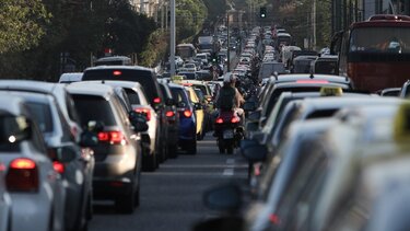 Έρχονται τα τέλη κυκλοφορίας με τον μήνα: Πότε ξεκινά η διαδικασία, πόσα θα πληρώσουμε