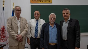 Αμφιθέατρο «Στέφανος Τραχανάς»: Συγκίνηση στην εκδήλωση τιμής στον κορυφαίο δάσκαλο