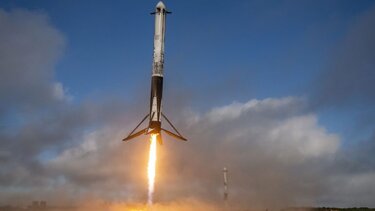 Falcon Heavy: Η SpaceX εκτόξευσε με επιτυχία τον πιο ισχυρό πύραυλο στον κόσμο