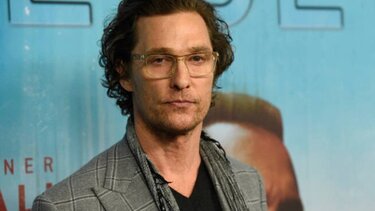 Μάθιου ΜακΚόναχι: Η «πιπεράτη» αποκάλυψη για το θάνατο του πατέρα του – «Υπέστη καρδιακή προσβολή στην κορύφωση»