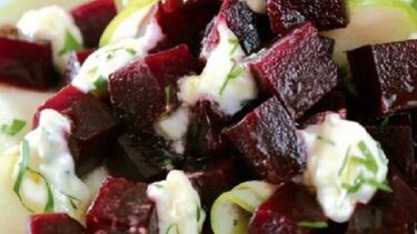 Για τη μέση του τραπεζιού - Παντζαροσαλάτα με σάλτσα γιαουρτιού