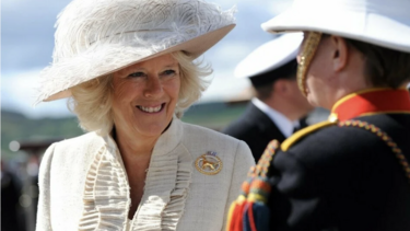 Σπάει την παράδοση η Καμίλα-Παρελθόν οι κυρίες επί των τιμών