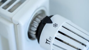 Πετρέλαιο θέρμανσης: «Φωτιά» η τιμή του – Τι δείχνουν τα στοιχεία για τα καυσόξυλα