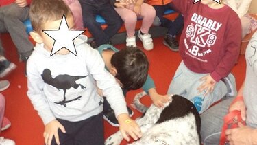 Τα μικρά παιδιά μαθαίνουν να αγαπούν τα ζώα