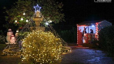 Το φαντασμαγορικό Πλεκτό Χριστουγεννιάτικο χωριό της Χίου