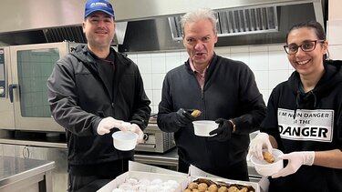 350 μερίδες φαγητού και ... αγάπη που δεν μερίζεται!