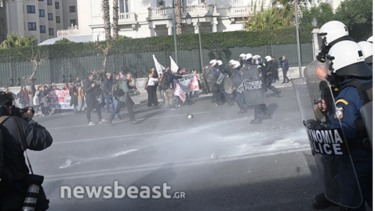  Επεισόδια έξω από τη Βουλή - Έπεσαν χημικά