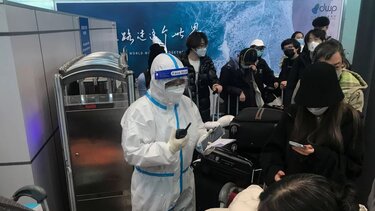 Έκτακτη σύσκεψη στο Μαξίμου για τα κρούσματα του κορωνοϊού 