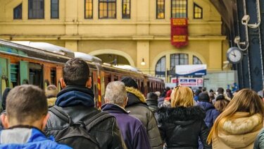 Έλλειμμα 600.000 νέων από την αγορά εργασίας