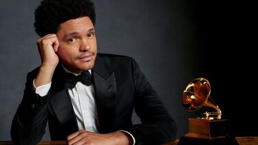 Grammy: Ο Τρέβορ Νόα θα είναι παρουσιαστής της τελετής απονομής των βραβείων